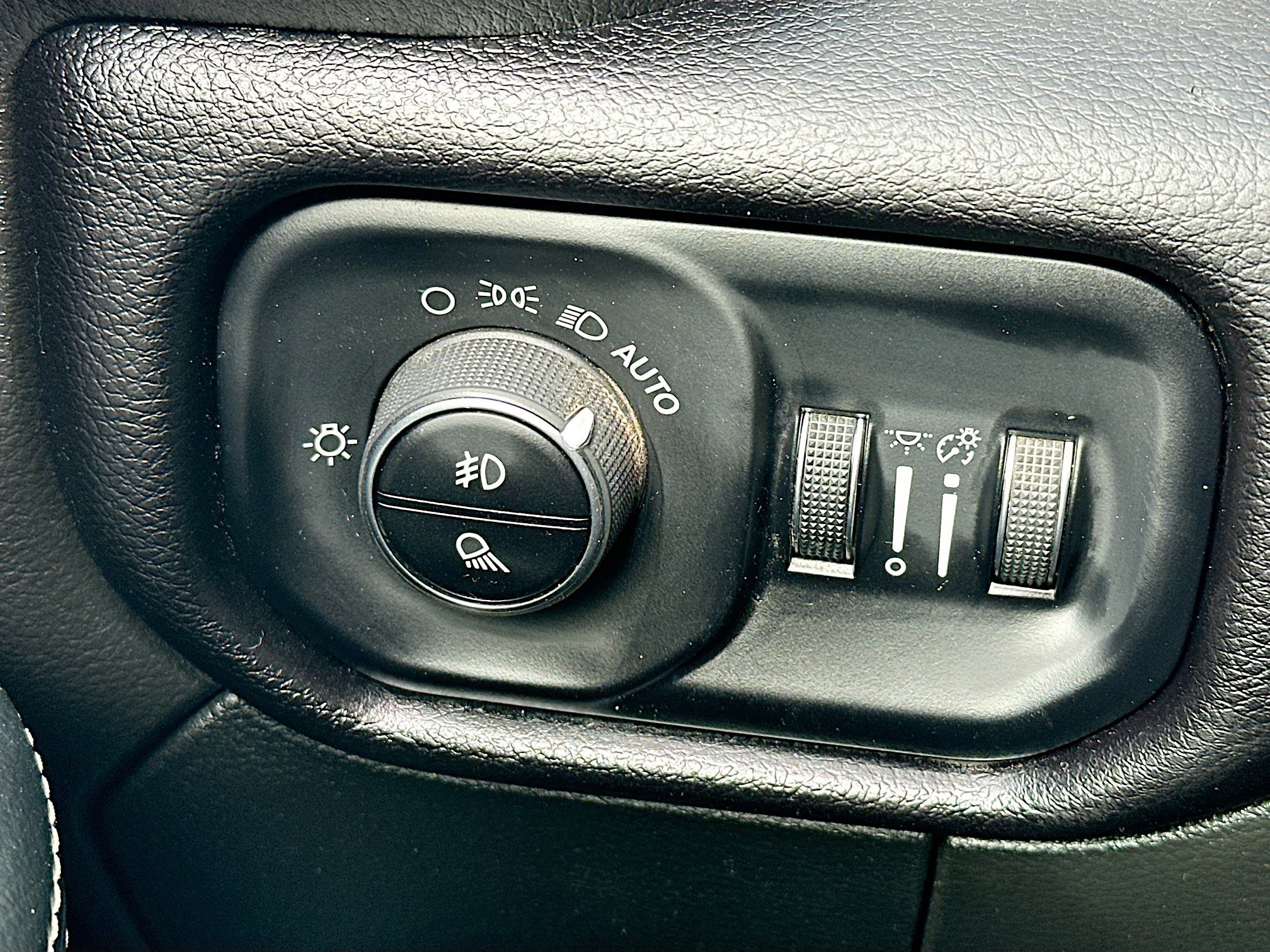 Used 2024 RAM 2500 Laramie image 17