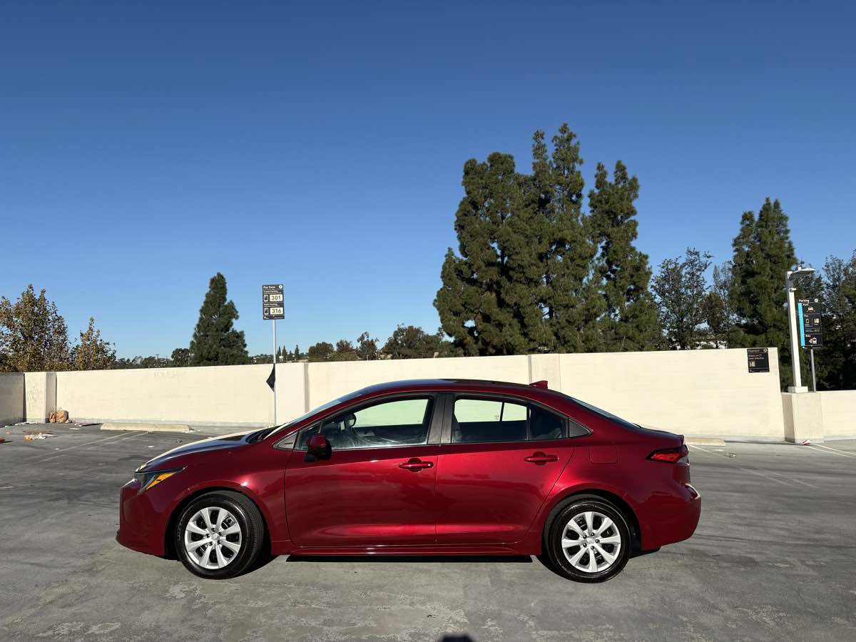 Used 2025 Toyota Corolla LE image 8