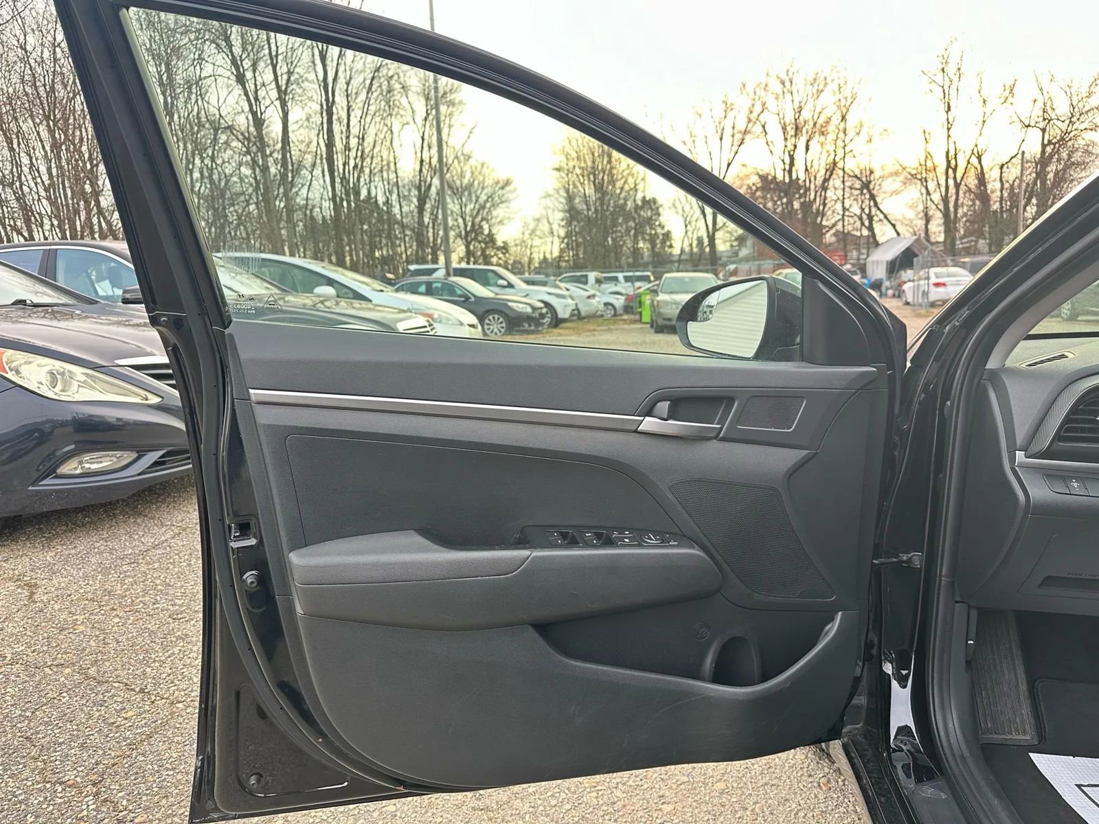 Used 2020 Hyundai Elantra SE w/ Cargo Package (C1) image 15