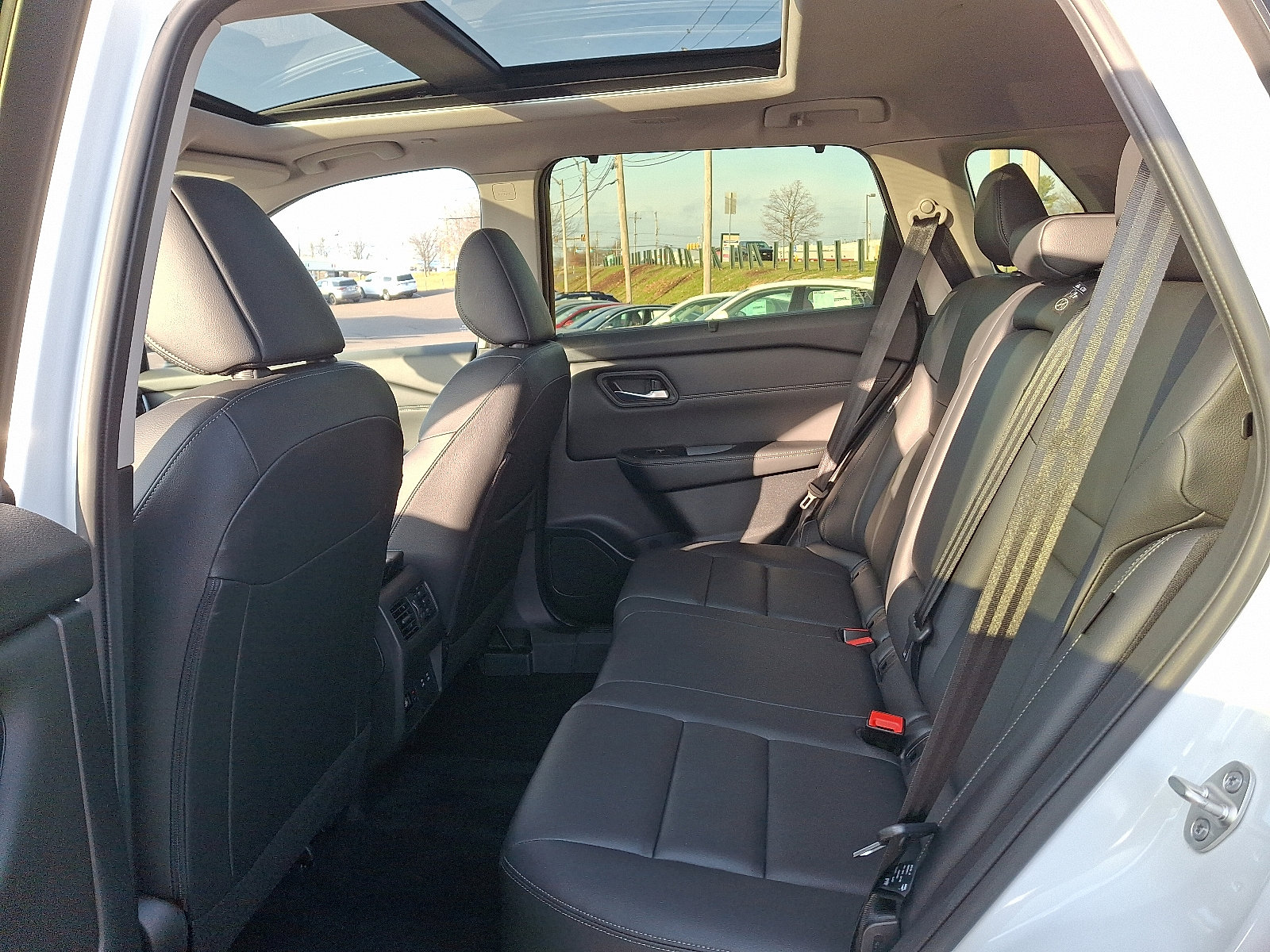 Used 2024 Nissan Rogue SL w/ SL Premium Package image 10