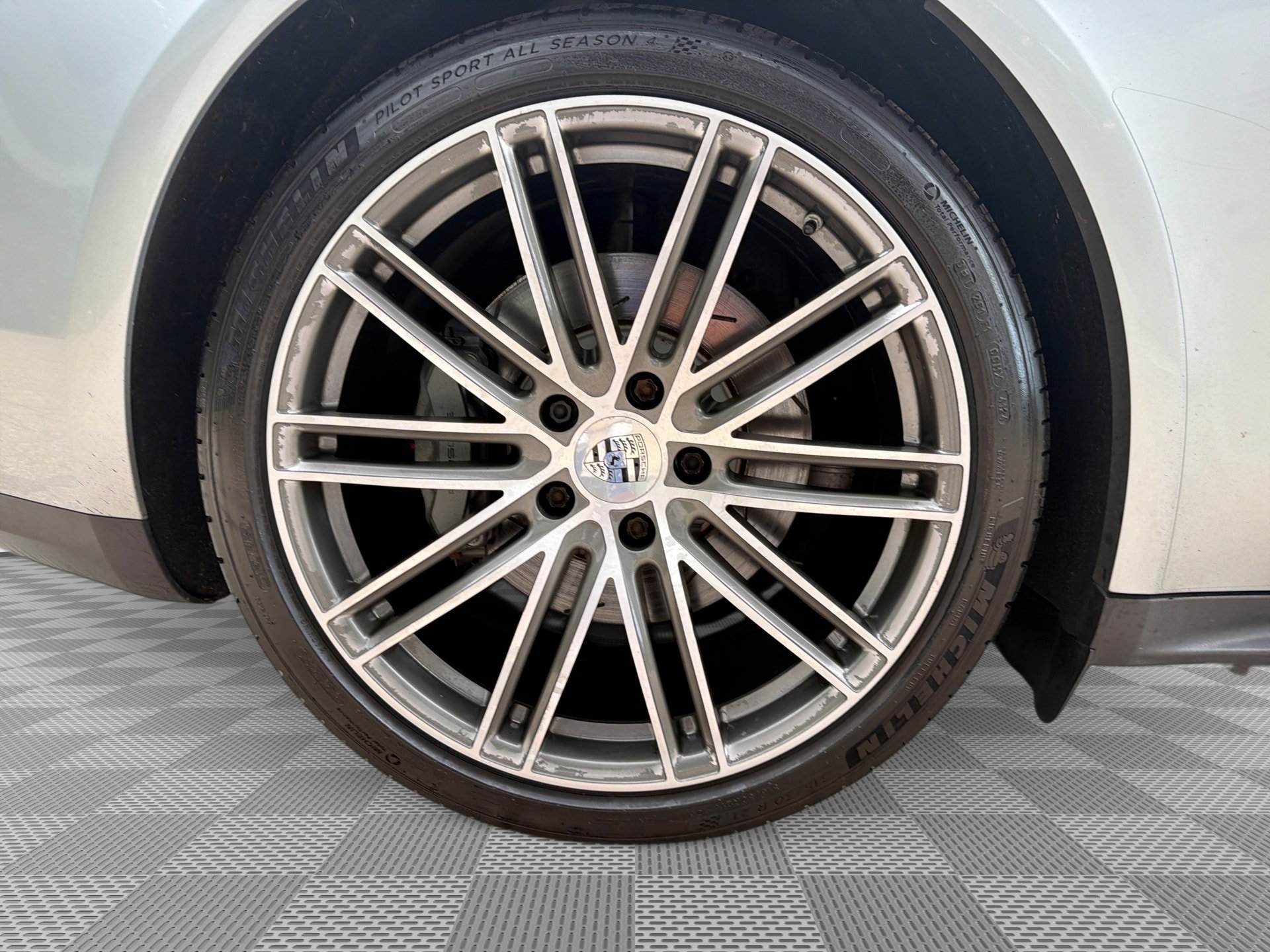 Used 2018 Porsche Panamera 4S w/ Premium Package Plus AWD/4WD image 30