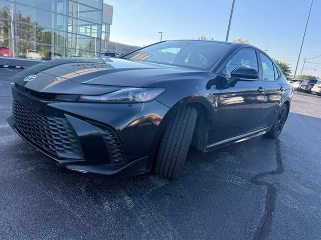 Used 2025 Toyota Camry SE FWD image 9