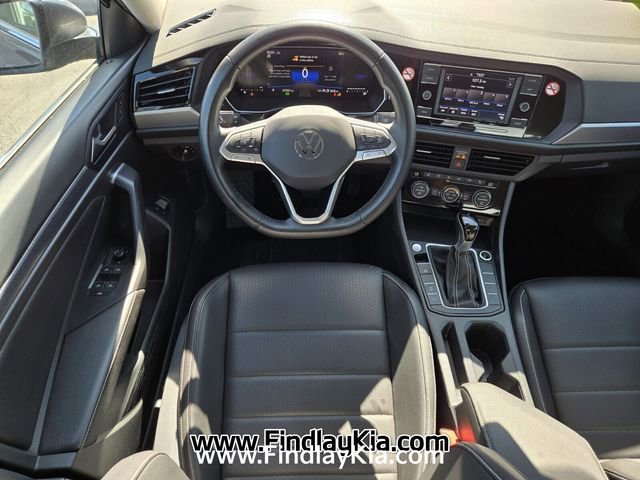 Used 2024 Volkswagen Jetta SE image 14