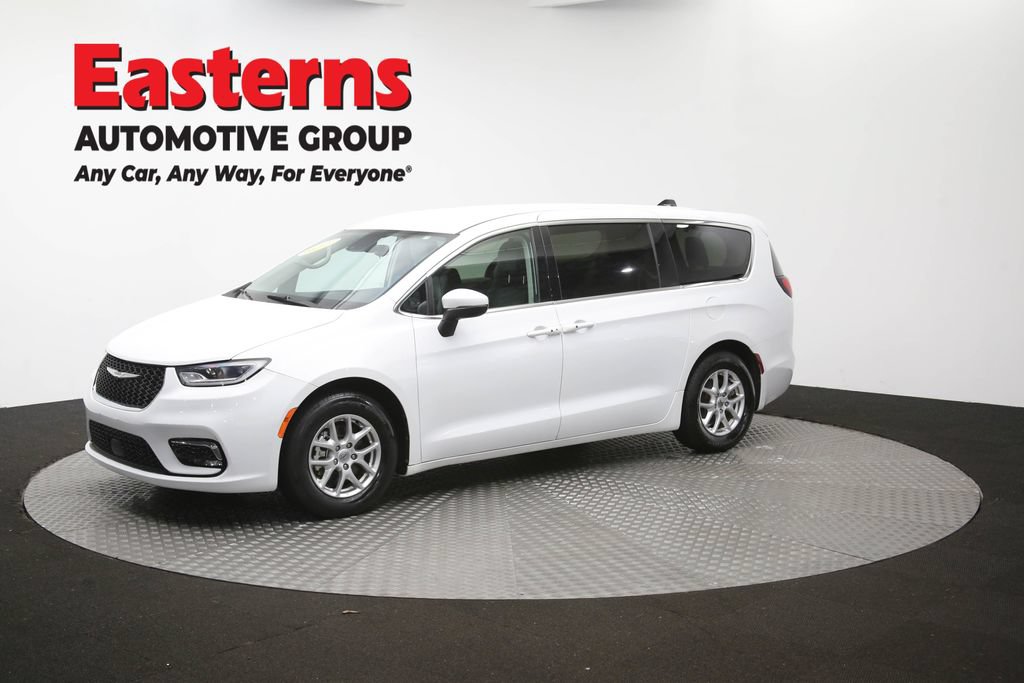 Used 2023 Chrysler Pacifica Touring-L FWD image 58