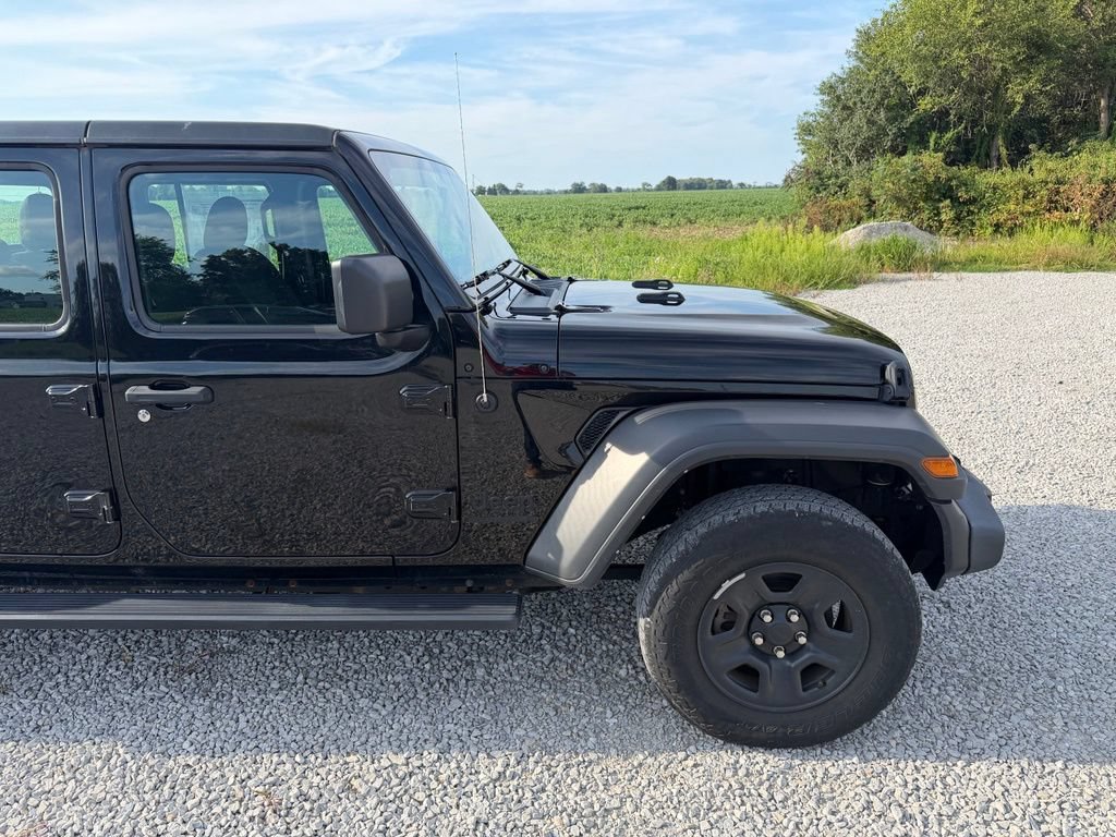 Used 2022 Jeep Gladiator Sport w/ Trailer Tow Package AWD/4WD image 9