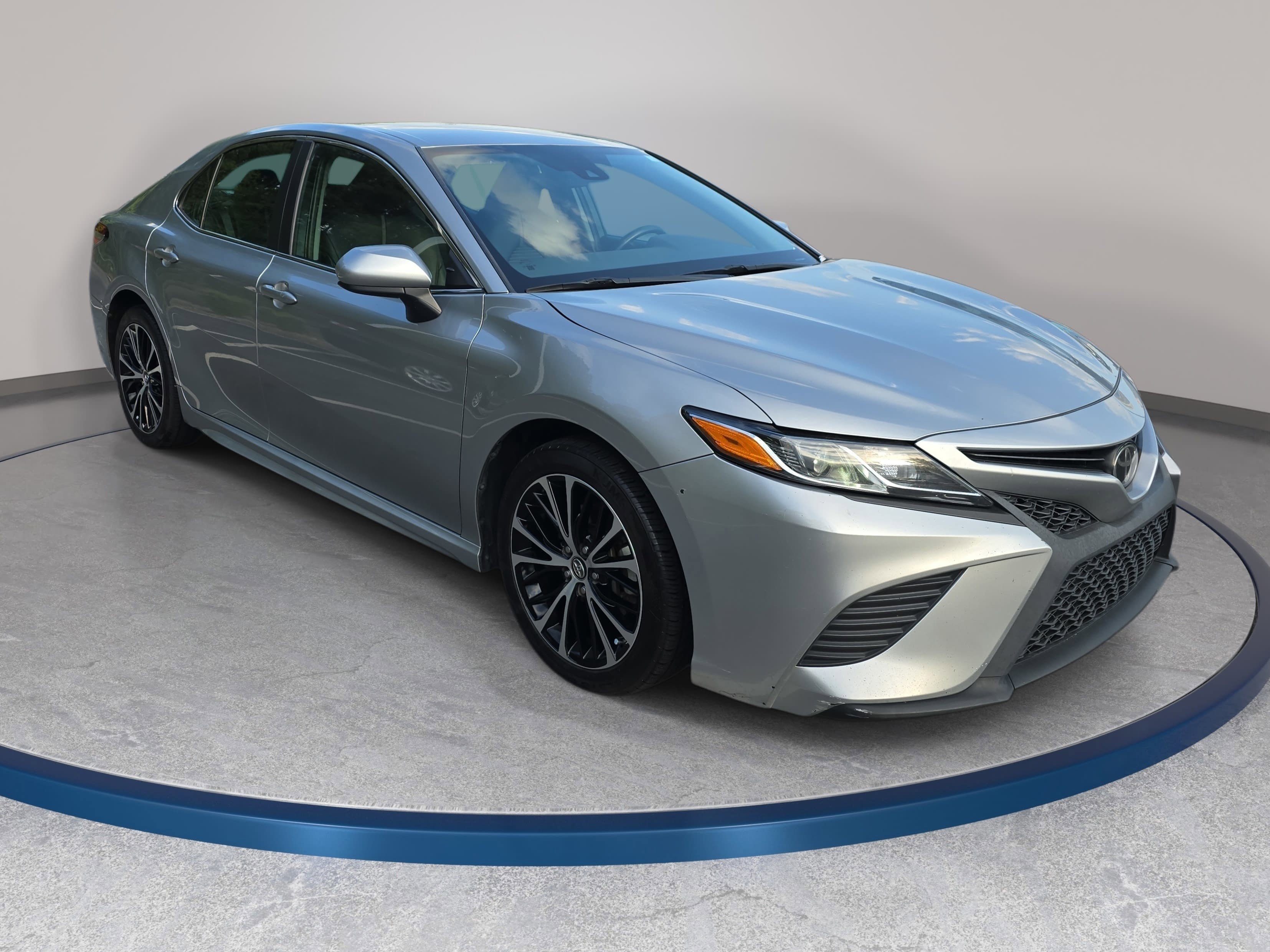 Used 2018 Toyota Camry SE FWD image 3