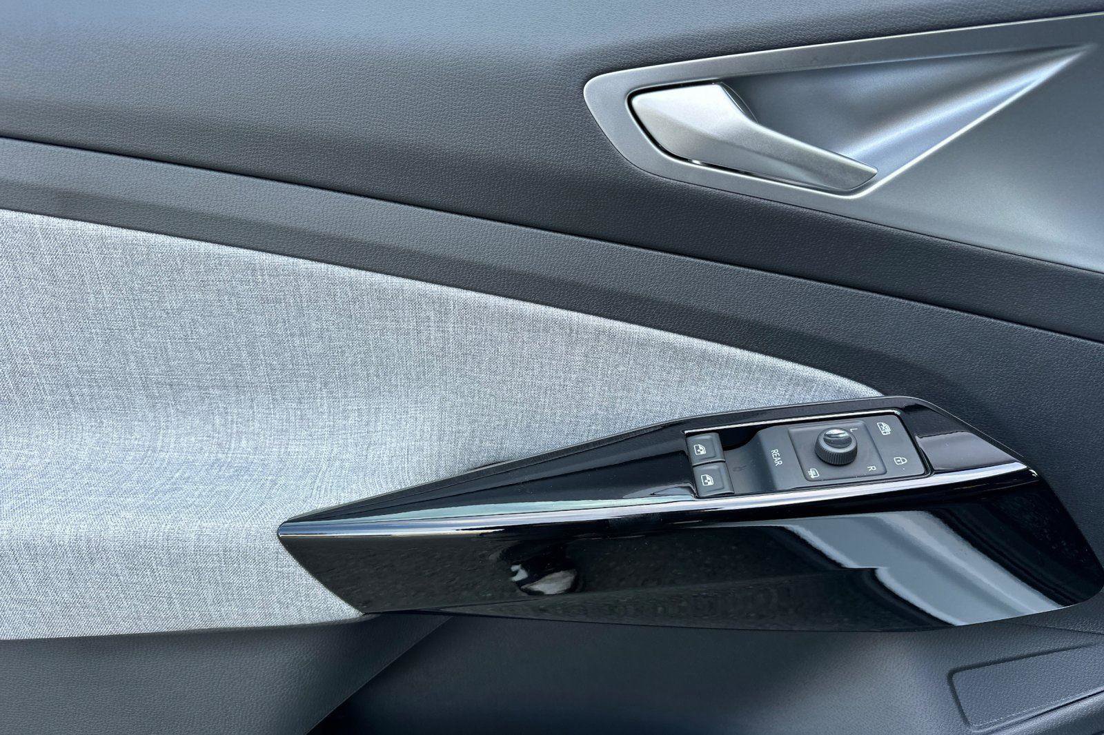 New 2025 Volkswagen ID.4 Pro image 10