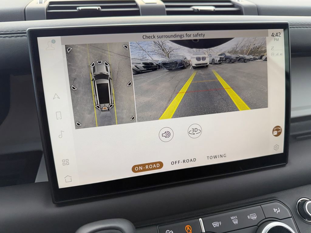 Used 2025 Land Rover Defender 130 X-Dynamic SE image 22