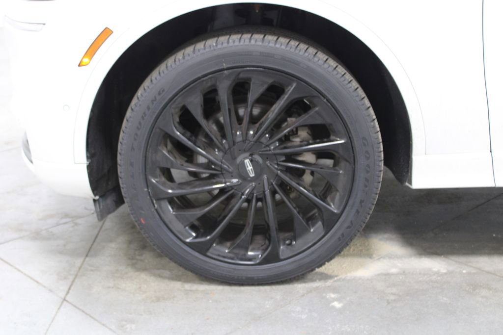 Used 2023 Lincoln Aviator Reserve w/ Jet Appearance Package AWD/4WD image 18