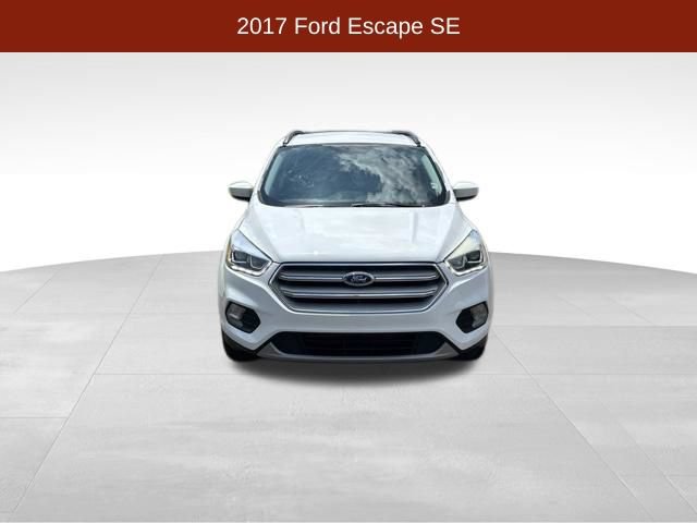 Used 2017 Ford Escape SE w/ Equipment Group 201A AWD/4WD image 2