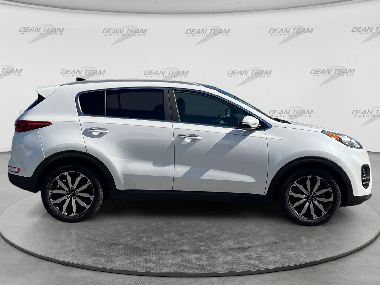Used 2017 Kia Sportage EX w/ EX Technology Package FWD image 9