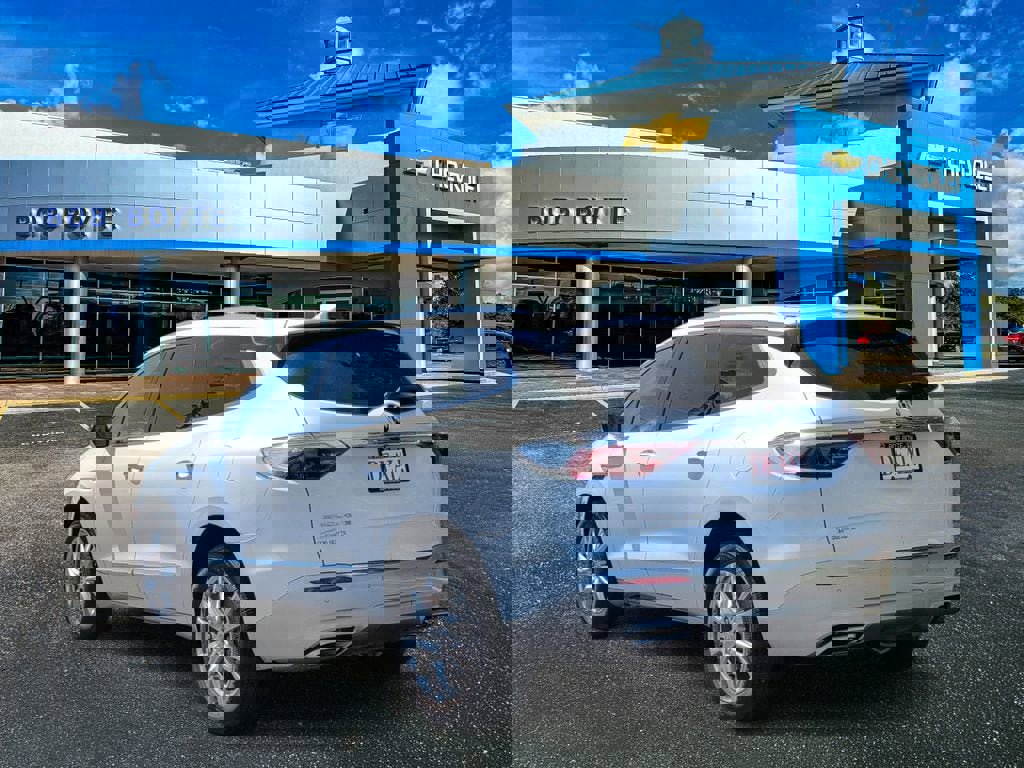 Used 2023 Buick Enclave Essence w/ Experience Buick Package image 5