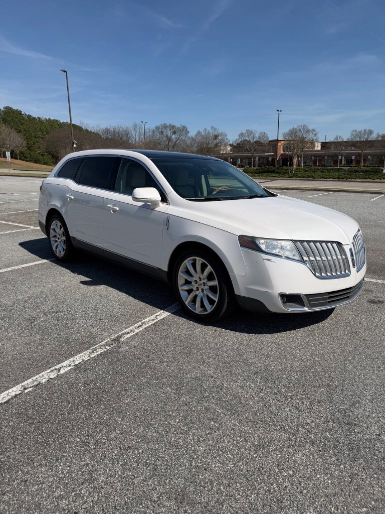 Used 2010 Lincoln MKT 2WD image 3