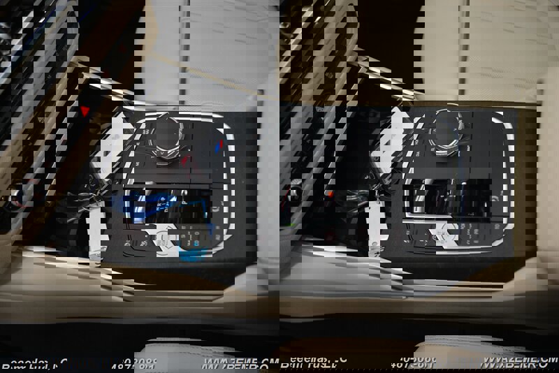 Used 2024 BMW 330i Sedan w/ M Sport Package RWD image 31