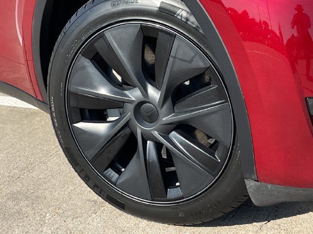 Used 2025 Tesla Model Y Long Range RWD image 8
