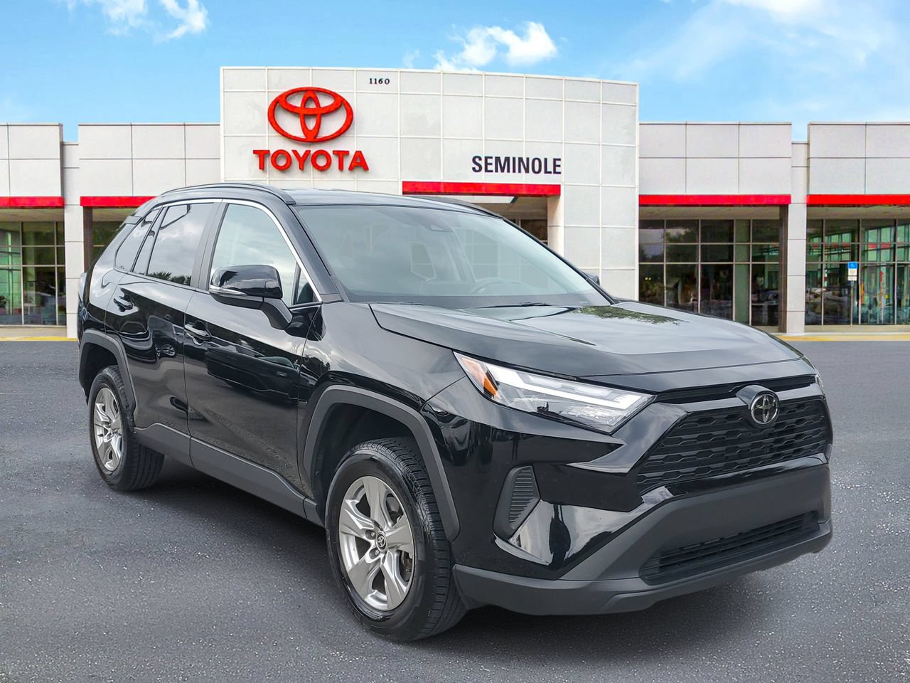Used 2024 Toyota RAV4 XLE FWD image 2