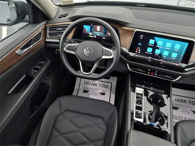 Used 2025 Volkswagen Atlas SE image 16