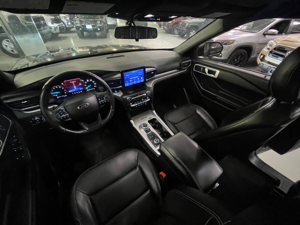 Used 2020 Ford Explorer XLT w/ Equipment Group 202A AWD/4WD image 14