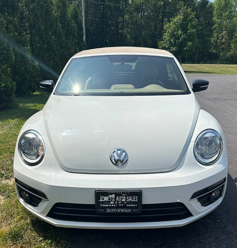 Used 2013 Volkswagen Beetle 2.0T image 3