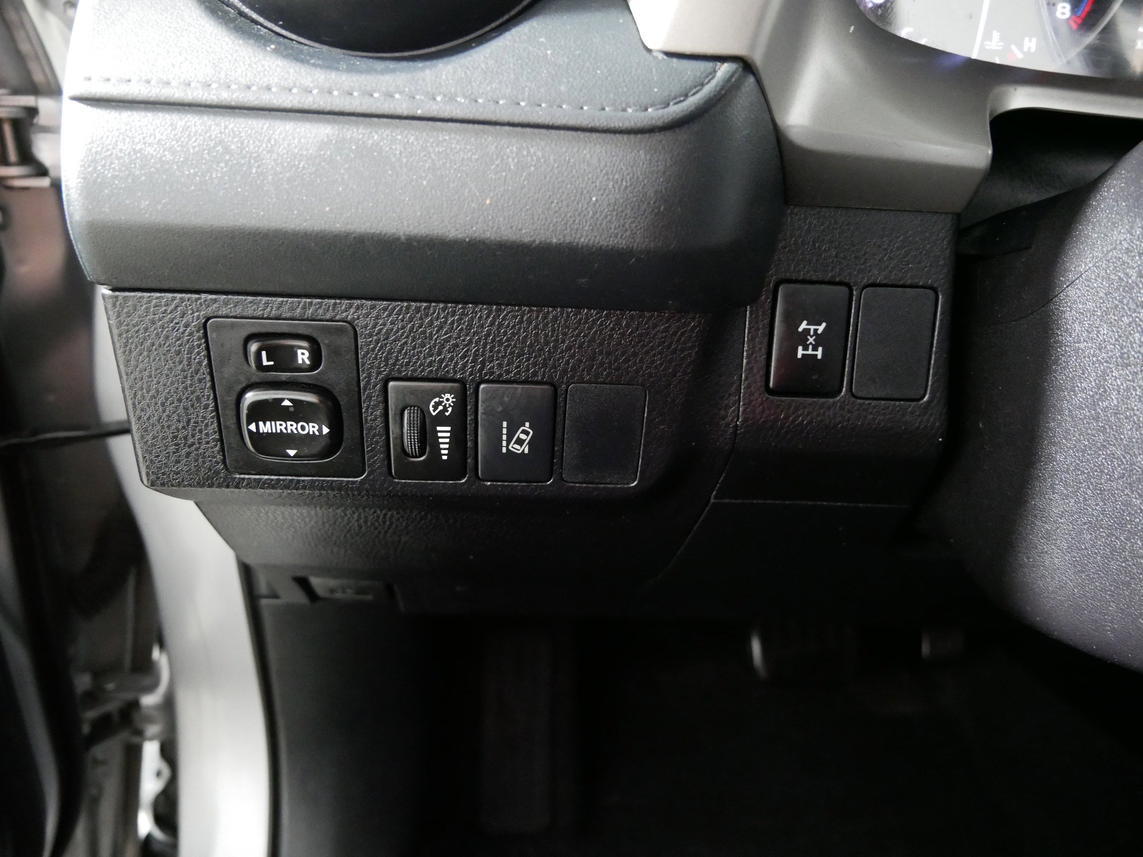 Used 2017 Toyota RAV4 LE w/ All Weather Liner Package AWD/4WD image 26