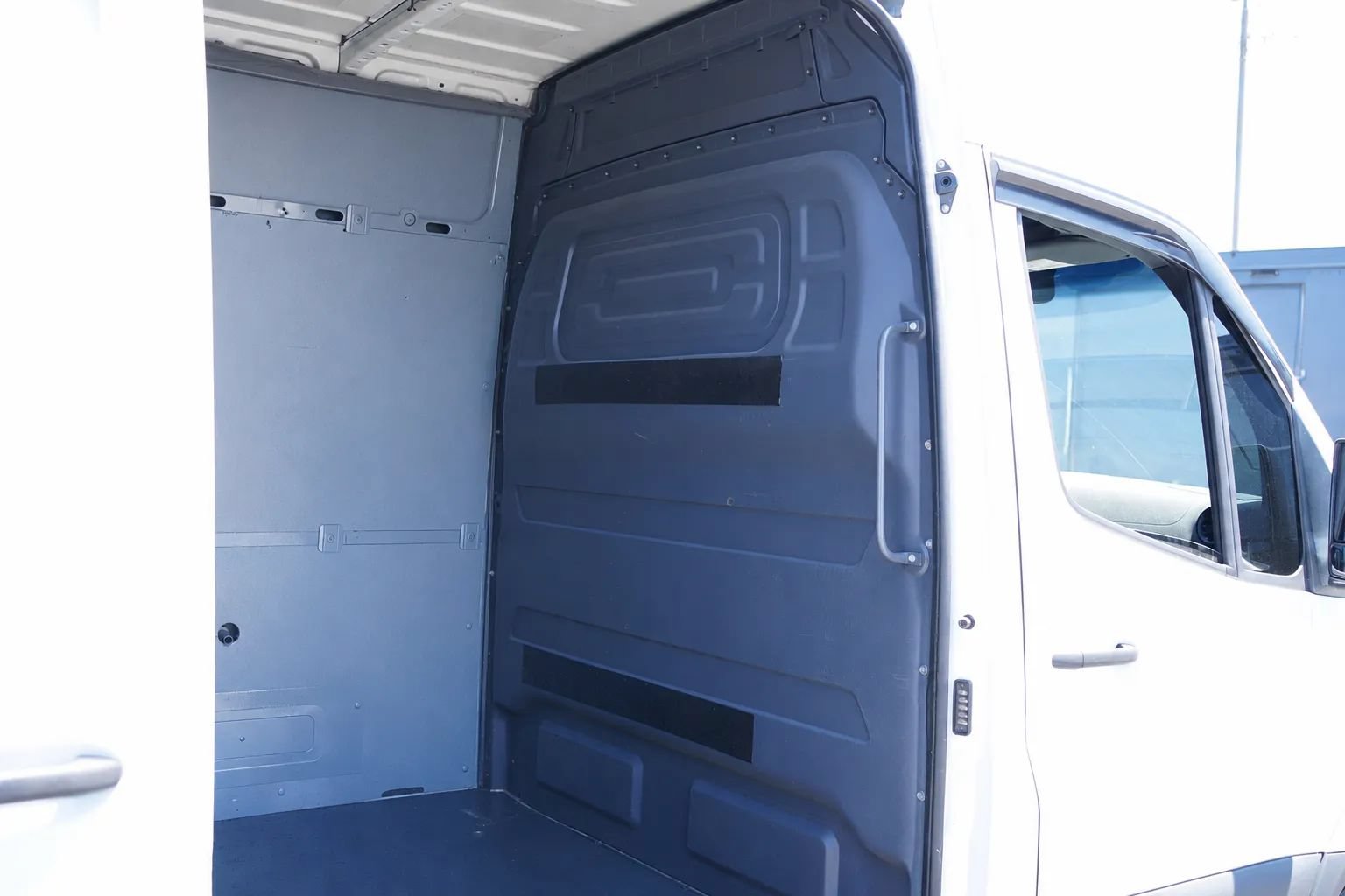 Used 2022 Mercedes-Benz Sprinter 2500 image 12