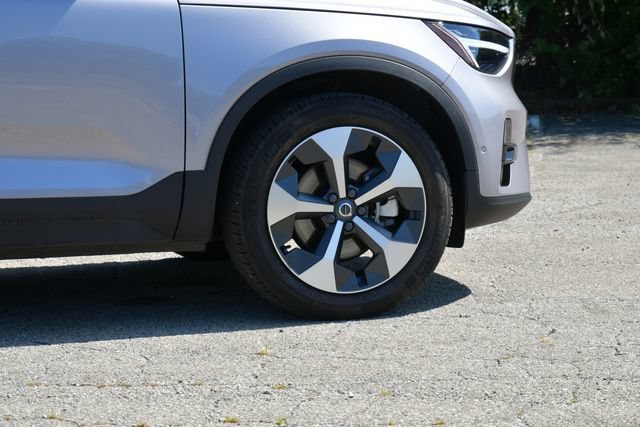 Certified 2026 Volvo XC40 B5 Plus AWD/4WD image 9