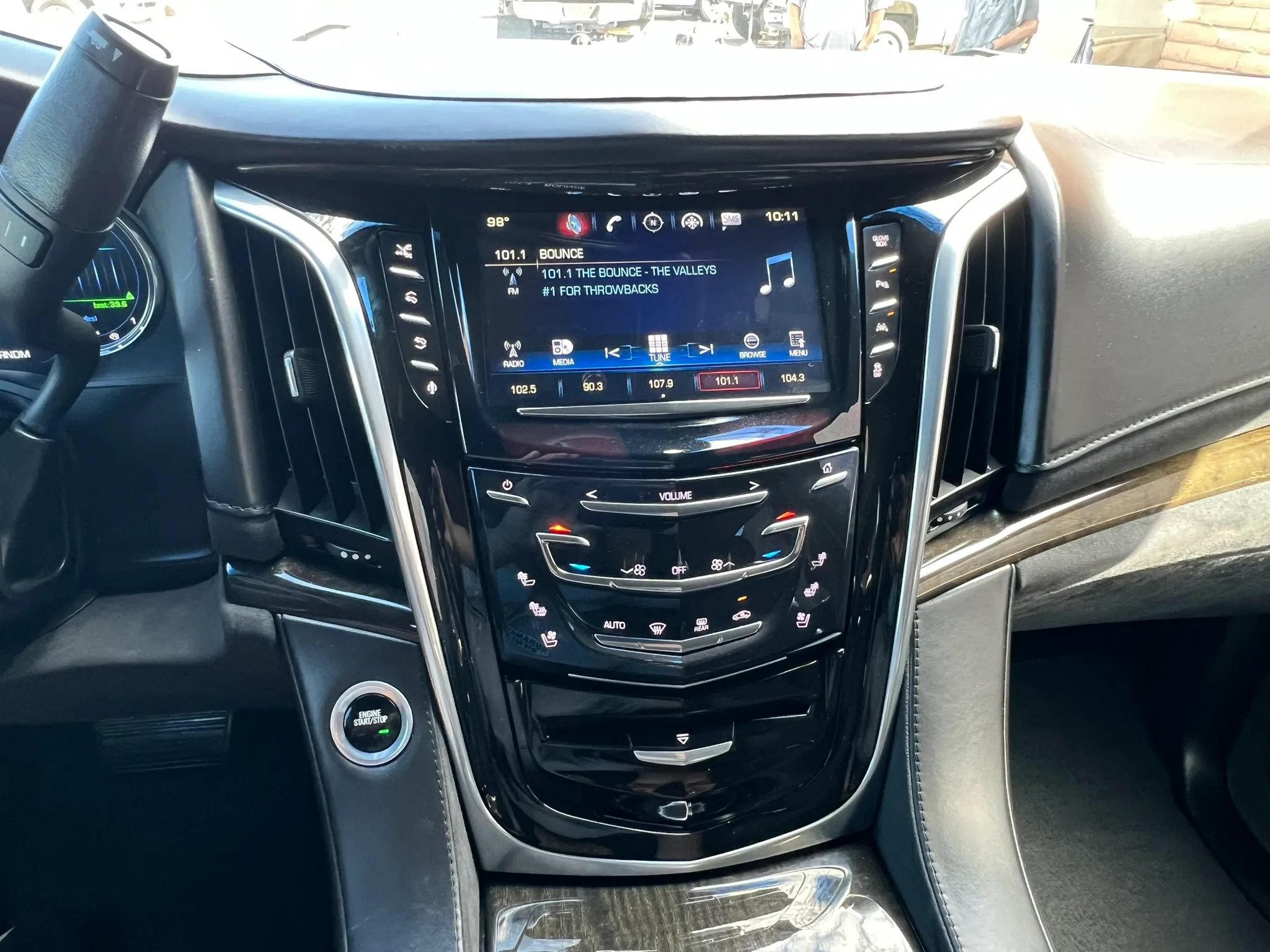 Used 2016 Cadillac Escalade Platinum AWD/4WD image 32