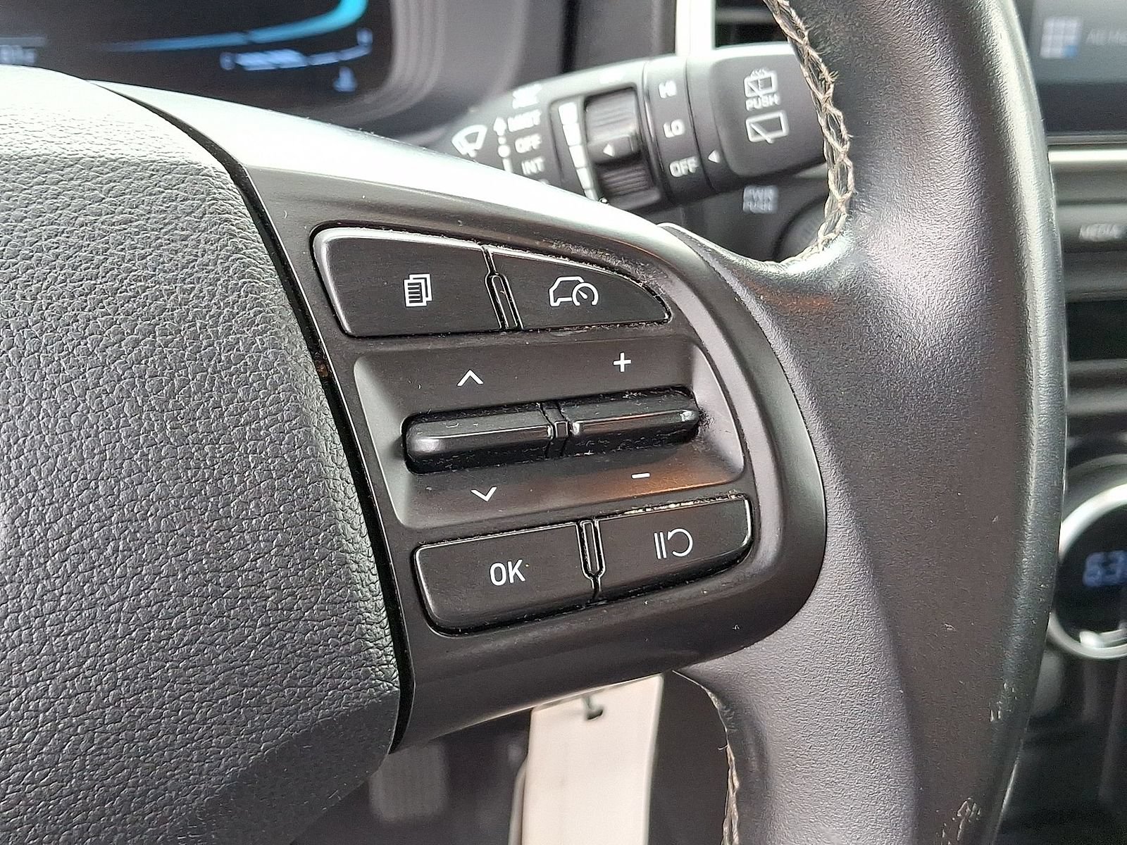 Used 2023 Hyundai Venue SEL FWD image 24