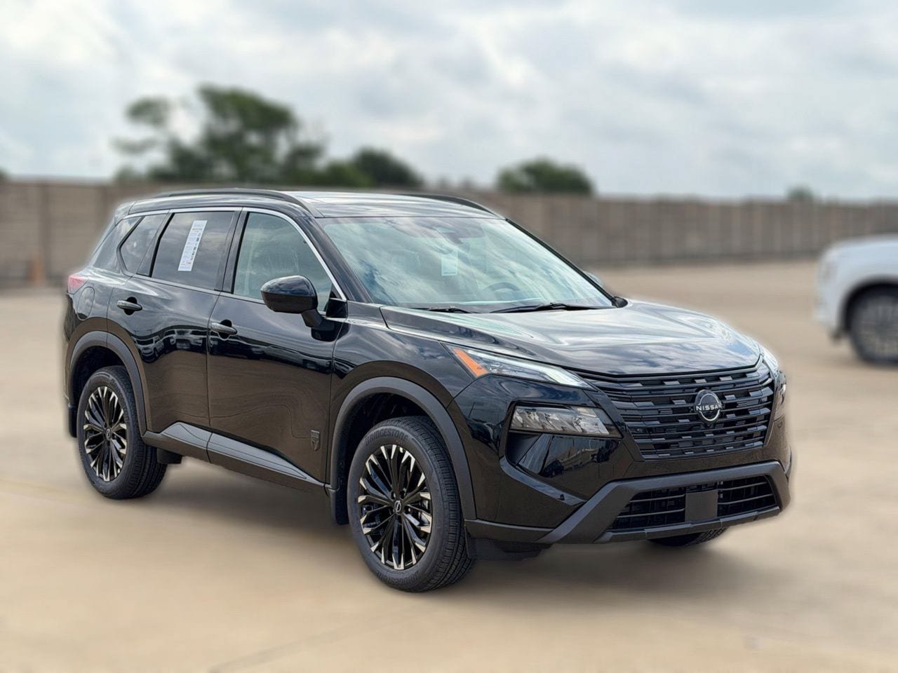 New 2026 Nissan Rogue Dark Armor FWD image 4