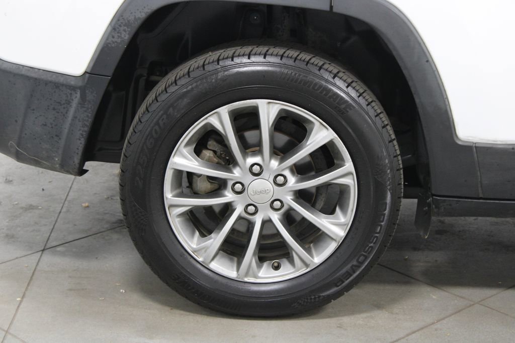 Used 2019 Jeep Cherokee Latitude Plus w/ Comfort/Convenience Group image 14