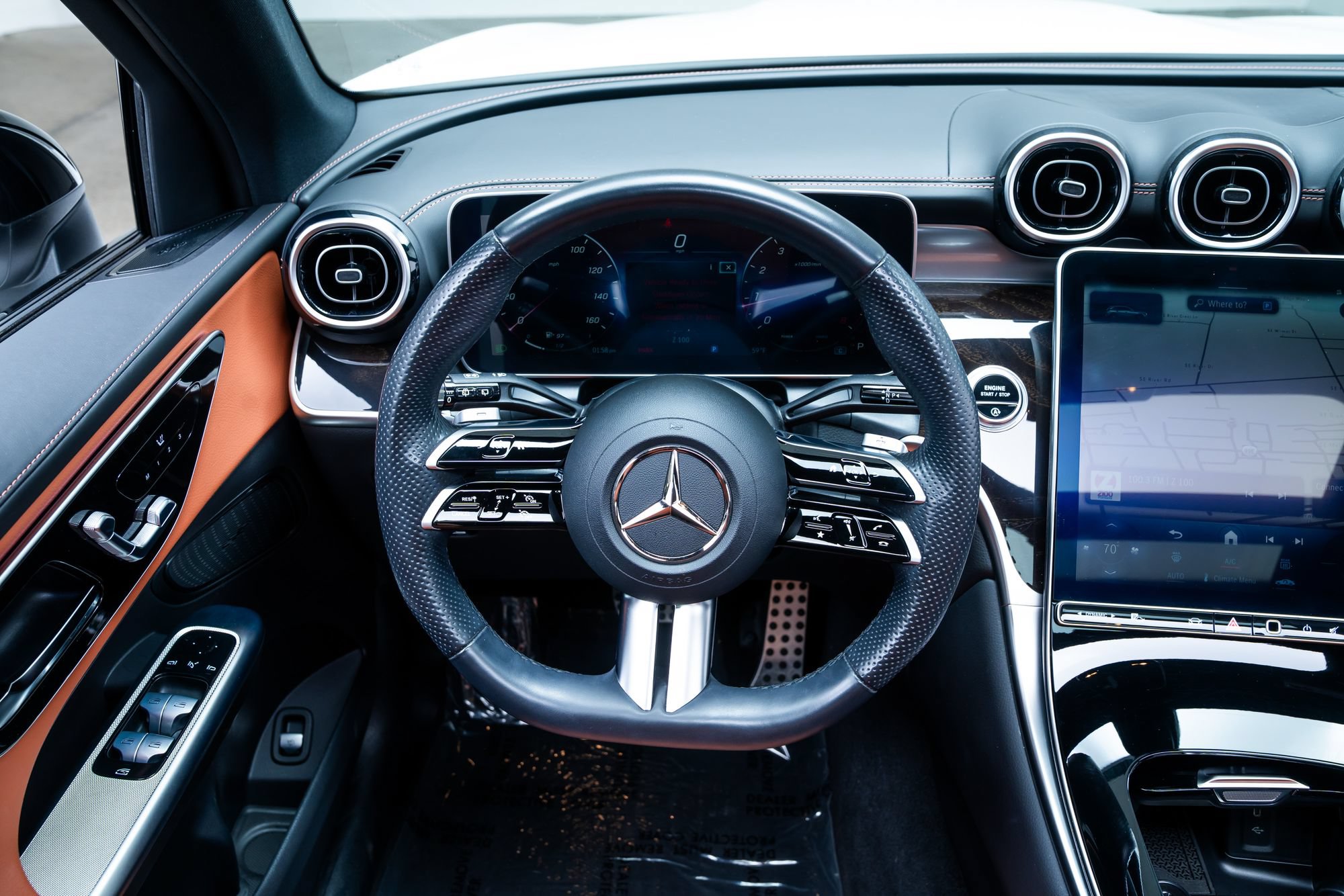 Used 2023 Mercedes-Benz GLC 300 4MATIC w/ AMG Line image 12