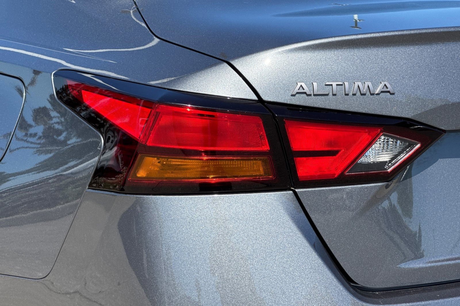 Used 2025 Nissan Altima 2.5 SV image 11