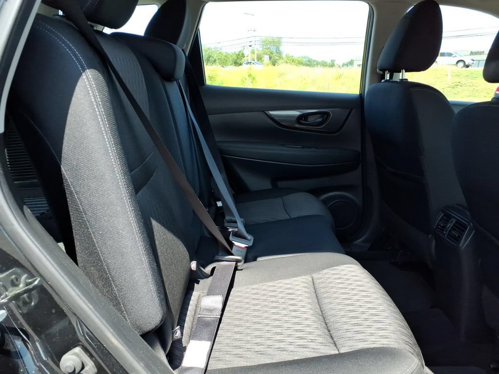 Used 2019 Nissan Rogue S AWD/4WD image 10