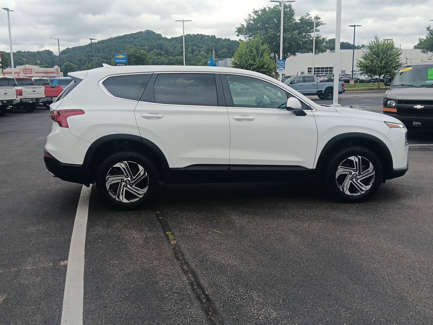 Used 2023 Hyundai Santa Fe SE AWD/4WD image 3