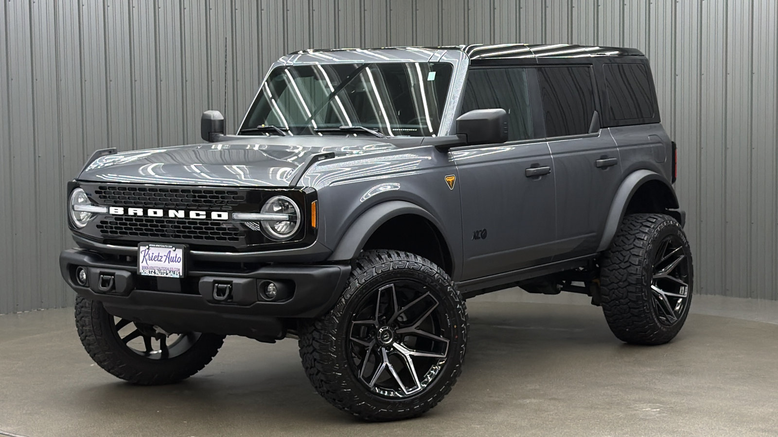 Used 2025 Ford Bronco Badlands w/ Black Appearance Package AWD/4WD image 1