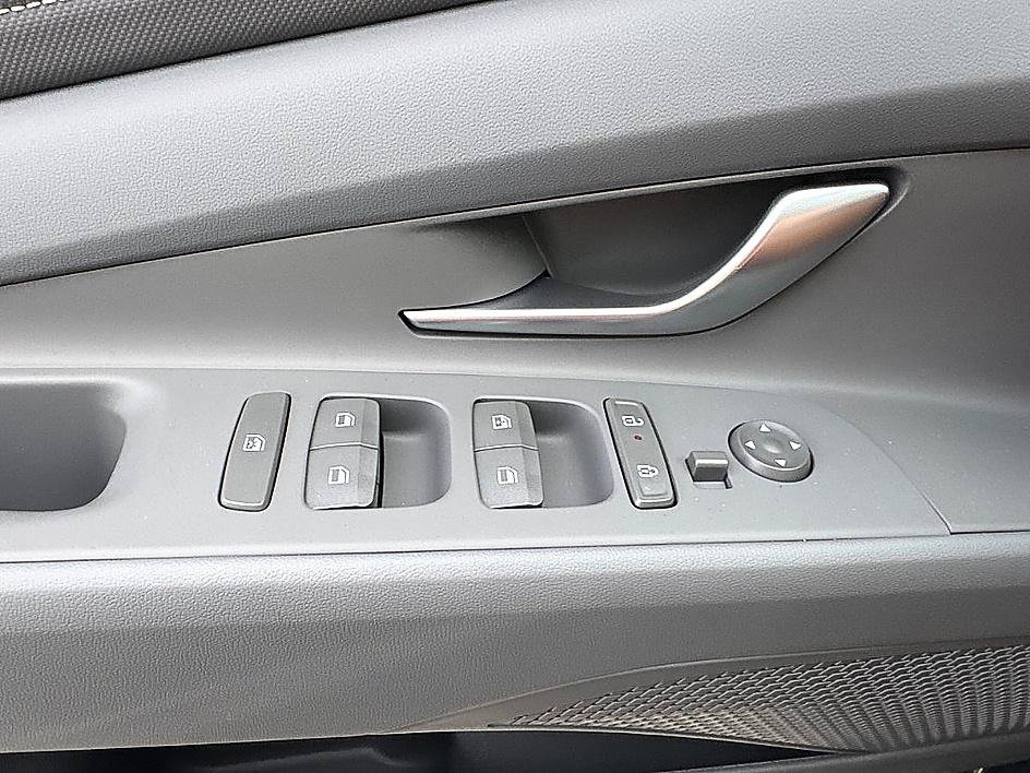 New 2026 Hyundai Elantra Sport FWD image 15