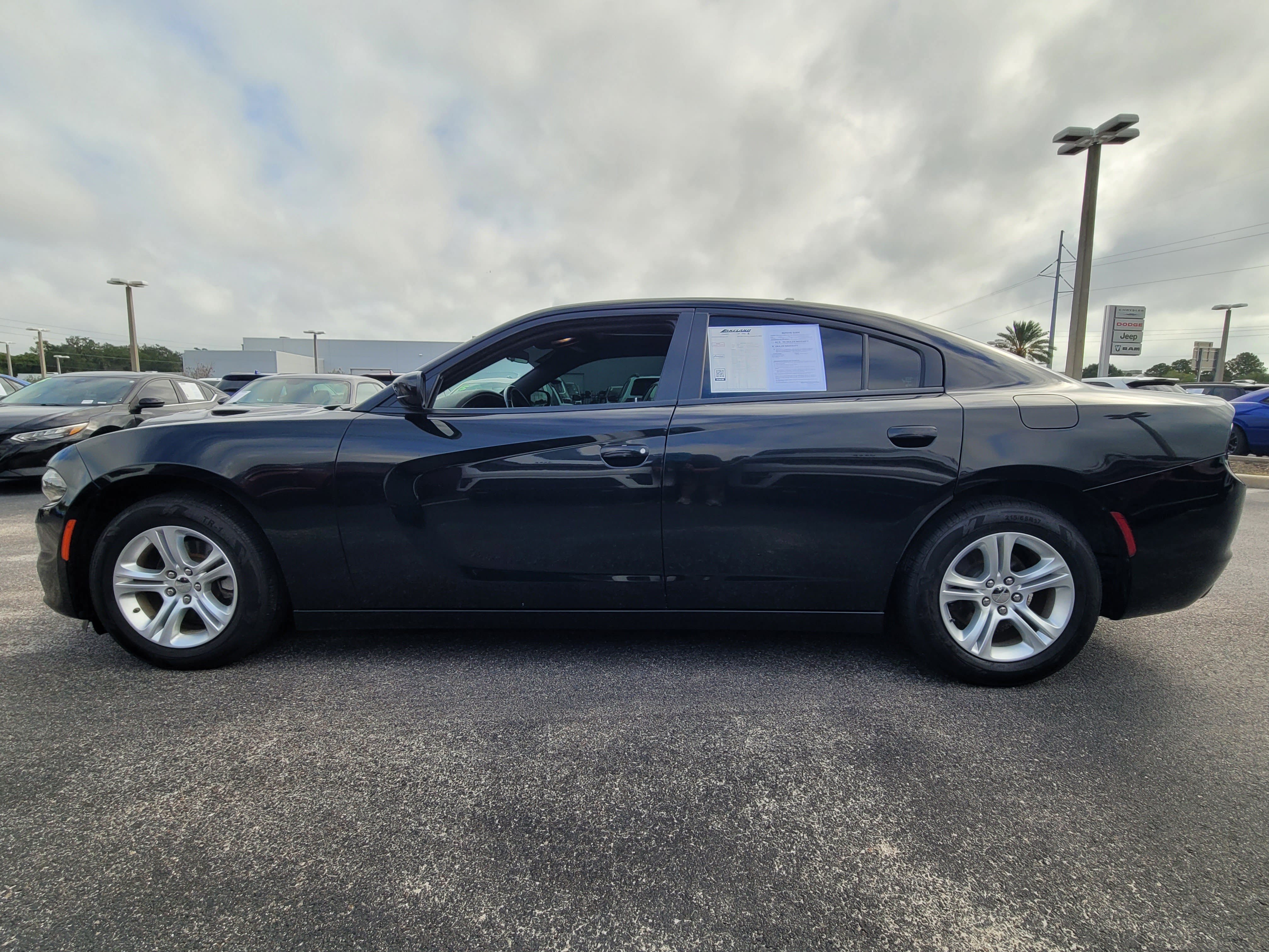 Used 2022 Dodge Charger SXT w/ Leather Interior Group RWD image 7