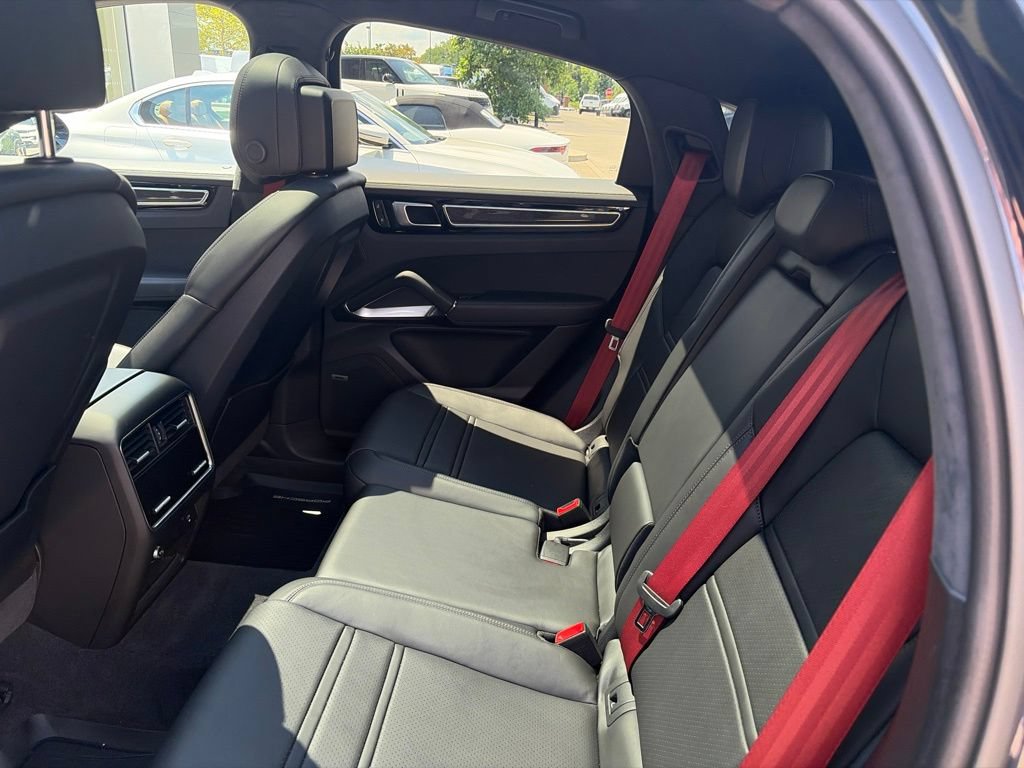 Used 2022 Porsche Cayenne Turbo S AWD/4WD image 14