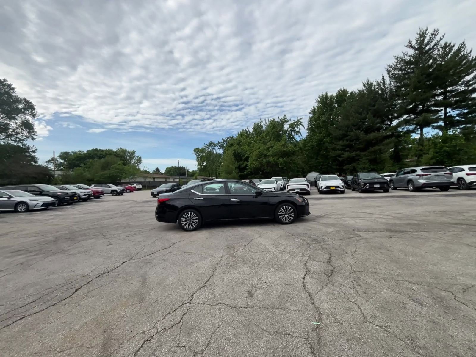 Used 2025 Nissan Altima 2.5 SV FWD image 11
