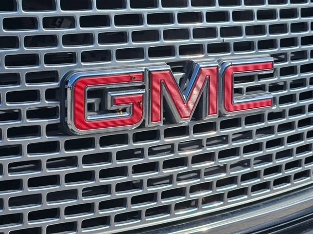 Used 2017 GMC Yukon XL Denali RWD image 6
