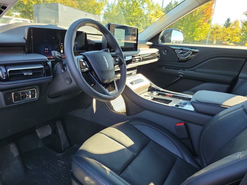 New 2027 Lincoln Aviator Reserve w/ Jet Appearance Package AWD/4WD image 21