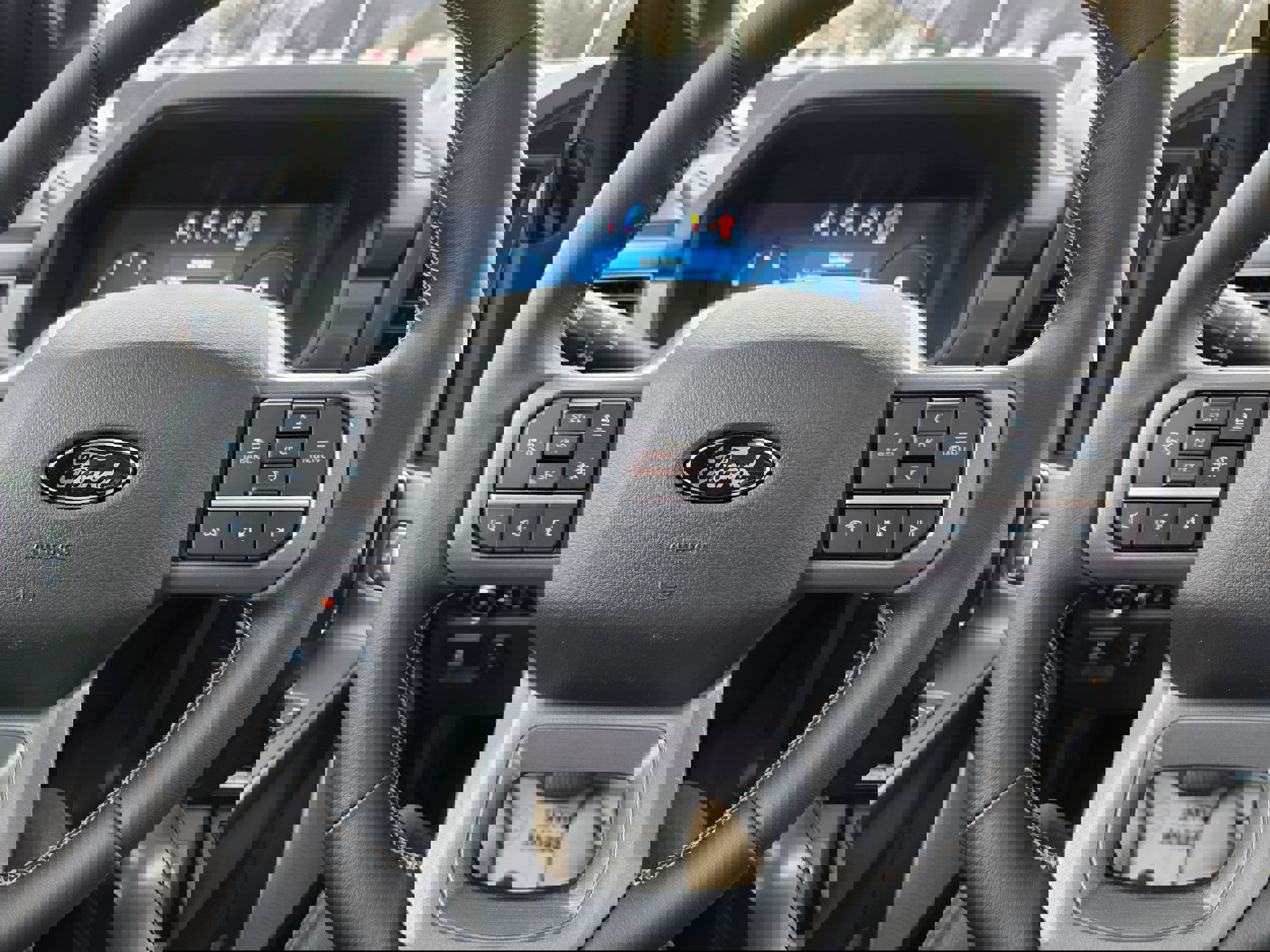 New 2026 Ford F150 Lariat w/ Equipment Group 502A High image 15