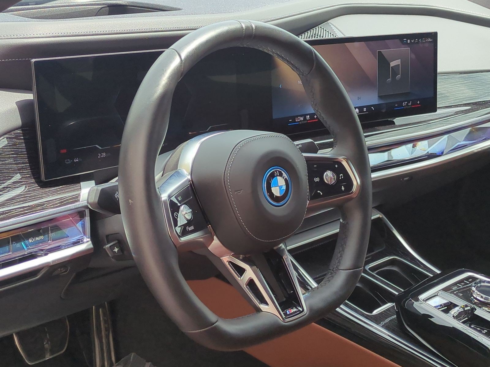 Used 2024 BMW i7 xDrive60 w/ Executive Package AWD/4WD image 18