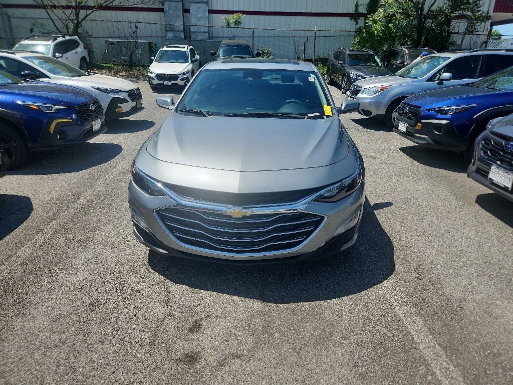 Used 2024 Chevrolet Malibu LT FWD image 2