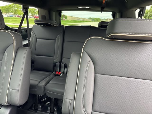 New 2026 Chevrolet Suburban Premier w/ Sun And Tow Package AWD/4WD image 16