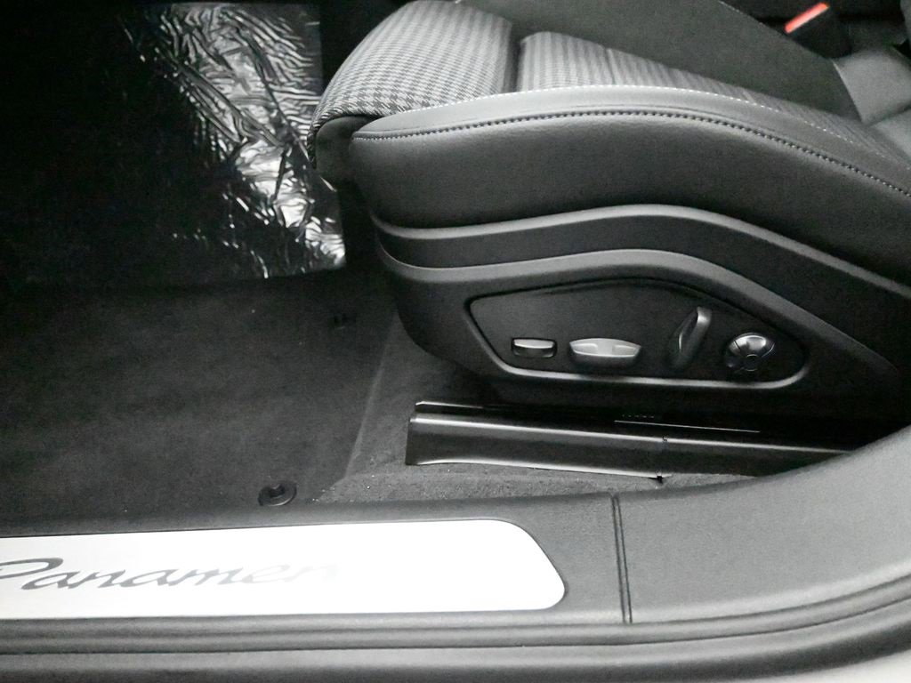 New 2025 Porsche Panamera image 20