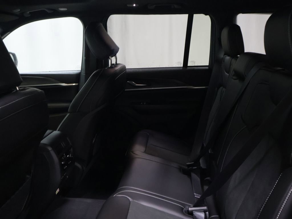 New 2026 Jeep Grand Cherokee Laredo image 12