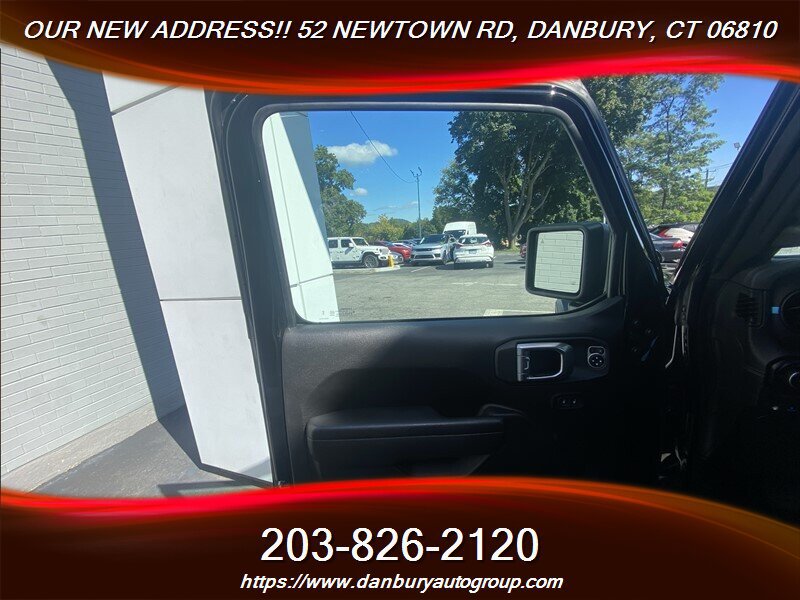 Used 2024 Jeep Wrangler Unlimited Rubicon 4xe w/ Technology Group AWD/4WD image 10