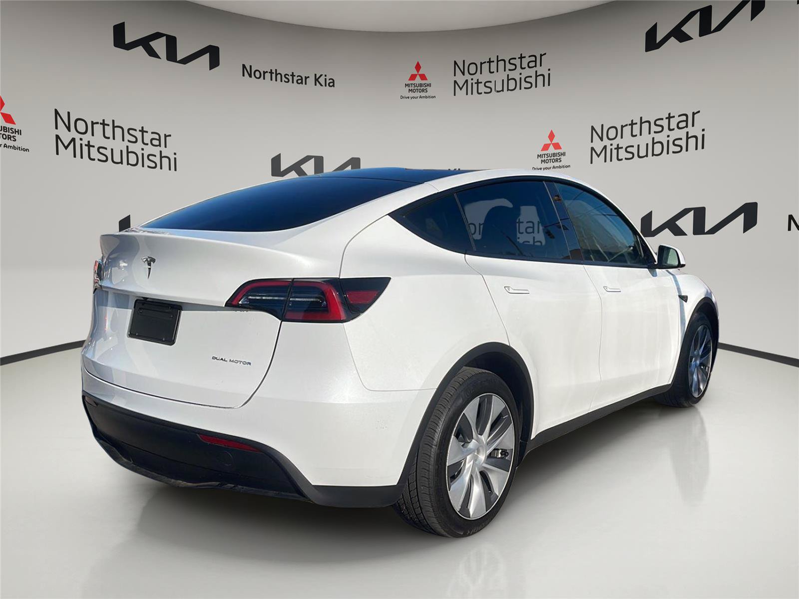 Used 2023 Tesla Model Y Performance AWD/4WD image 4