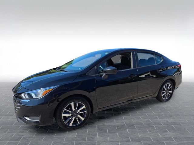 Used 2023 Nissan Versa SV FWD image 3